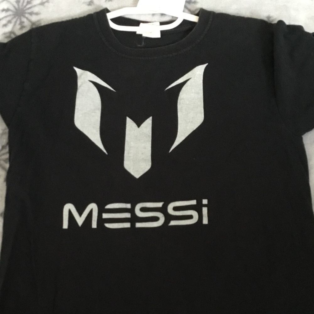 Leo Messi tshirt medium boys